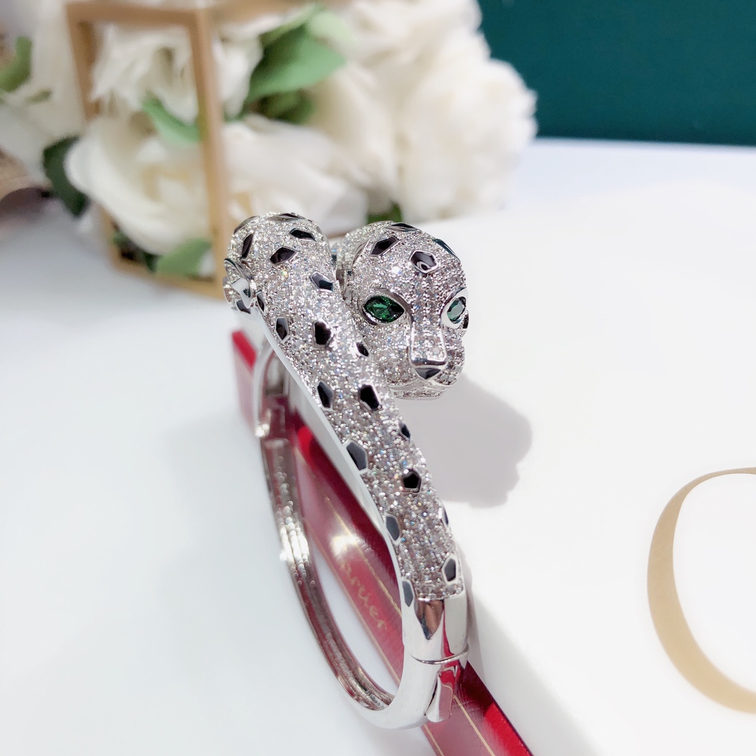 Cartier Panthere de Cartier bracelet 18K white gold set with colorless diamonds black onyx spots green tsavorite garnet eyes 17cm inner circumference