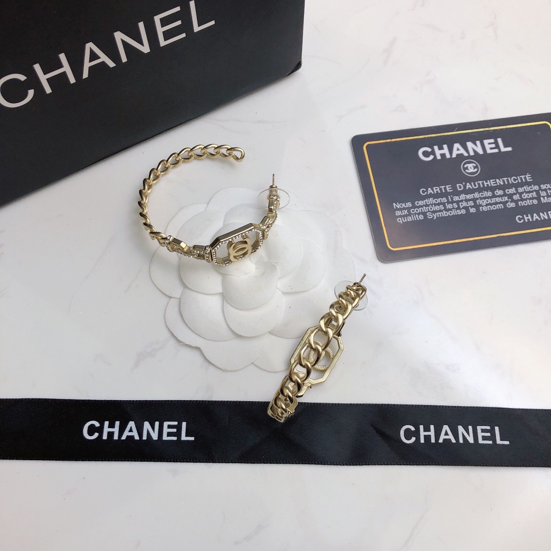 Chanel CC Crystal Chain Hoop Earrings earrings Gold-tone metal with clear crystal accents One Size