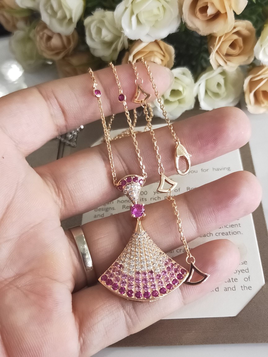Bvlgari Divas Dream necklace Rose gold with gradient pink gemstones and clear pave diamonds 42cm