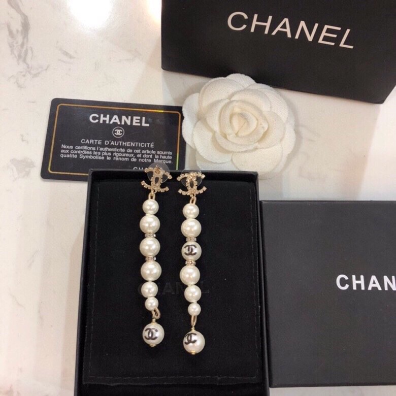 Chanel CC Logo Graduated Pearl Drop Earrings earrings Gold-tone metal white faux pearl clear crystal black enamel CC logo 6 5cm drop length