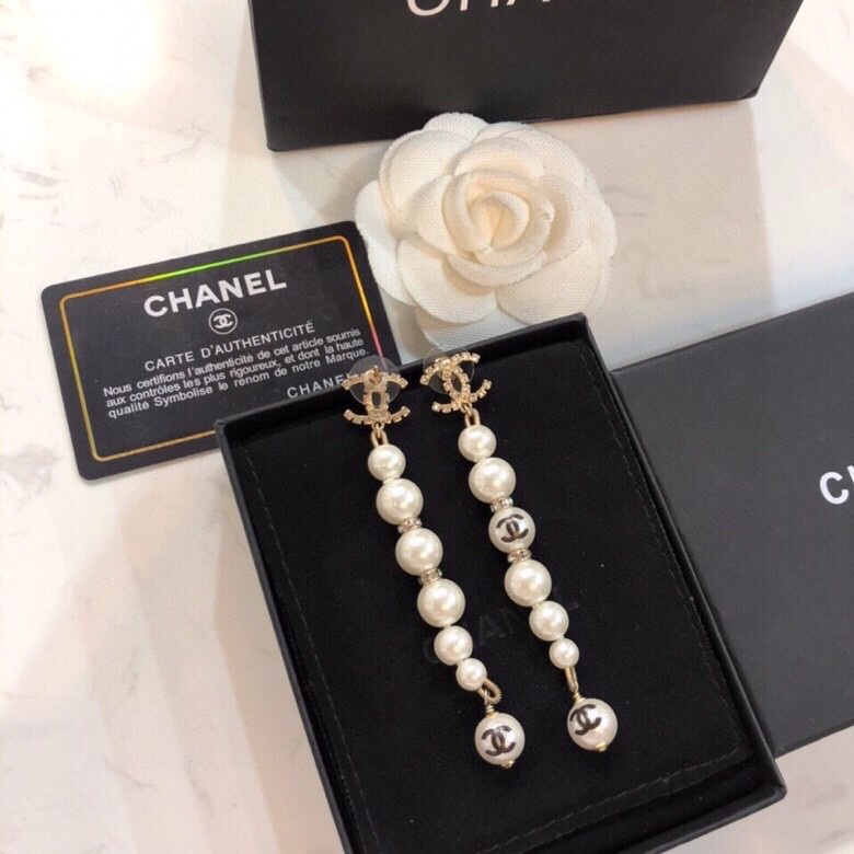 Chanel CC Logo Graduated Pearl Drop Earrings earrings Gold-tone metal white faux pearl clear crystal black enamel CC logo 6 5cm drop length