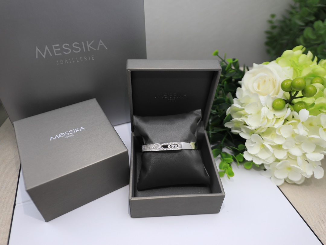Messika Move Series Pave Bangle bracelet Available in 18k rose gold 18k yellow gold 18k white gold all set with pave white diamonds and three sliding brilliant-cut white diamonds 17cm inner circumference