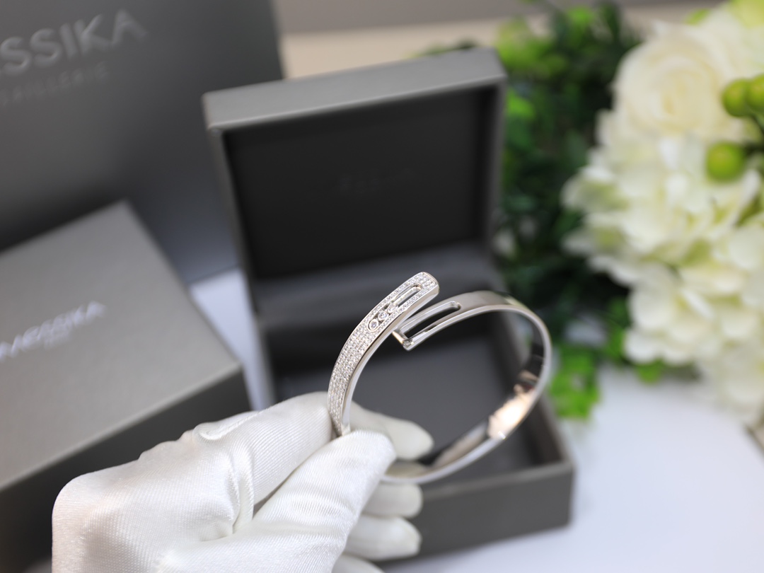 Messika Move Series Pave Bangle bracelet Available in 18k rose gold 18k yellow gold 18k white gold all set with pave white diamonds and three sliding brilliant-cut white diamonds 17cm inner circumference