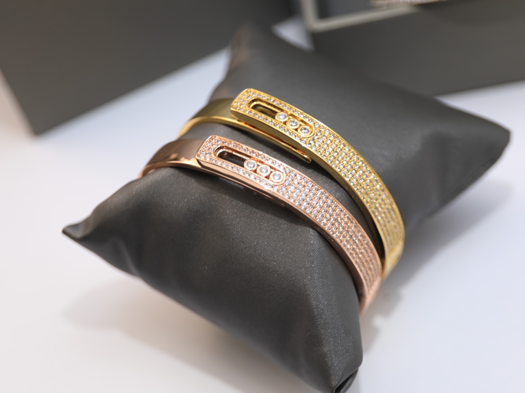 Messika Move Series Pave Bangle bracelet Available in 18k rose gold 18k yellow gold 18k white gold all set with pave white diamonds and three sliding brilliant-cut white diamonds 17cm inner circumference
