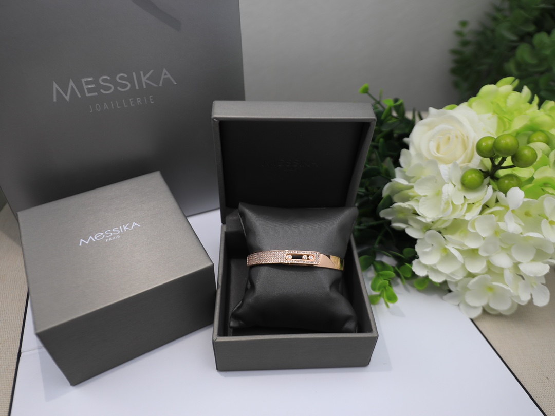 Messika Move Series Pave Bangle bracelet Available in 18k rose gold 18k yellow gold 18k white gold all set with pave white diamonds and three sliding brilliant-cut white diamonds 17cm inner circumference