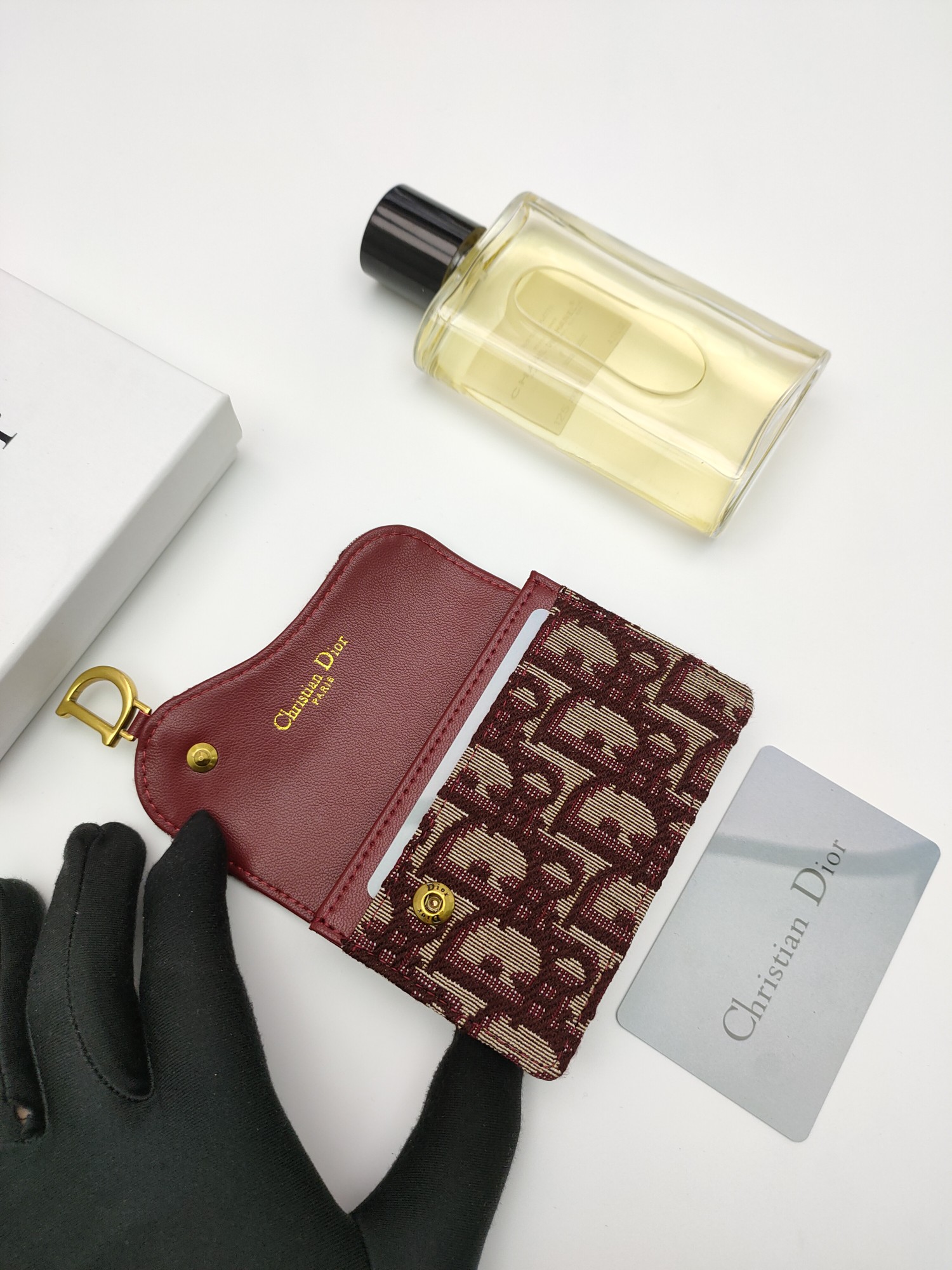 Dior Oblique Saddle card holder Burgundy and beige Oblique jacquard with gold-tone metal hardware burgundy leather interior 11 7 5 2 5cm