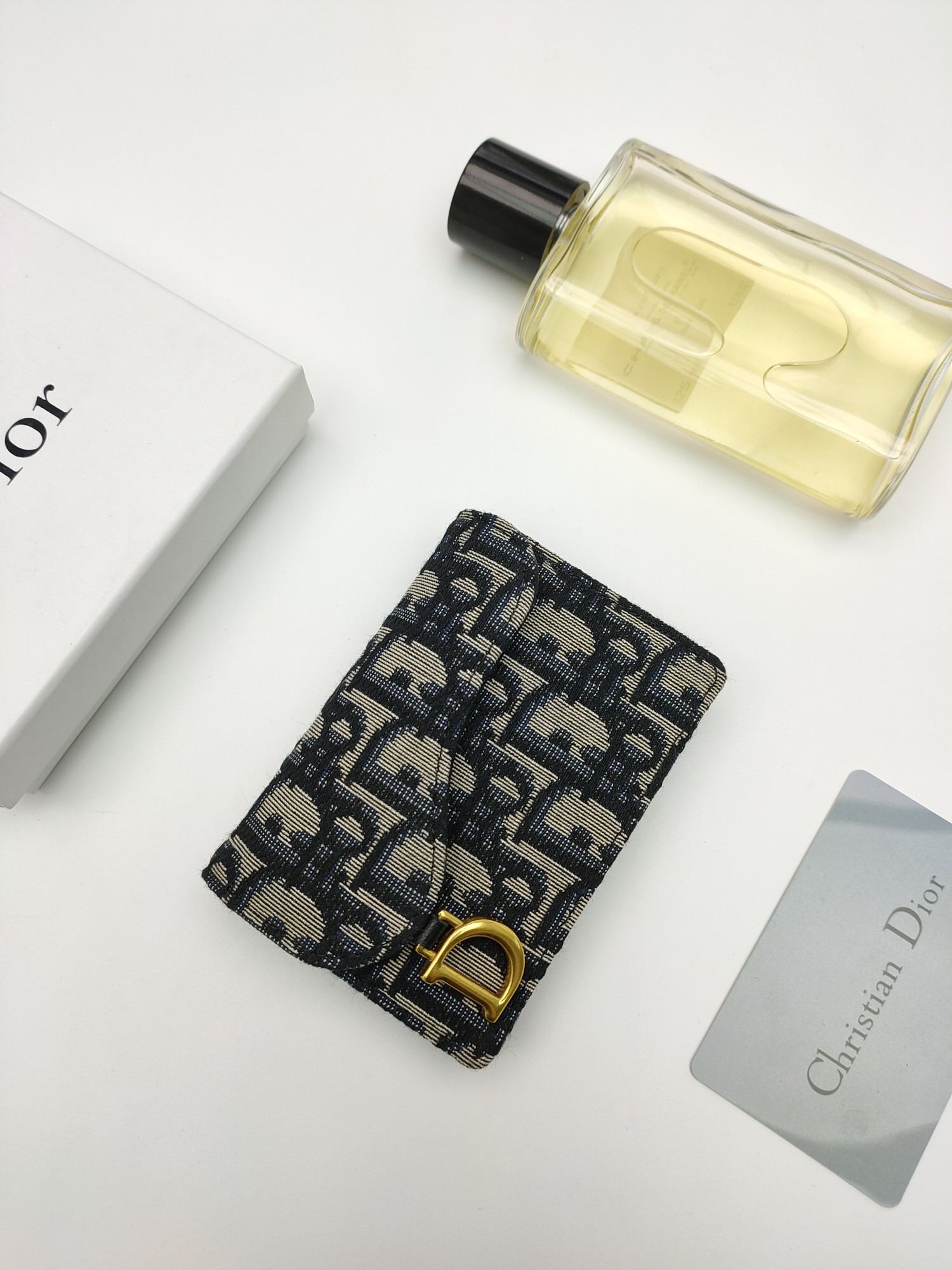 Dior Dior Oblique Saddle Card Holder brooch Beige and black Dior Oblique jacquard canvas with gold-tone metal hardware black leather interior 11 7 5 2 5cm pendant