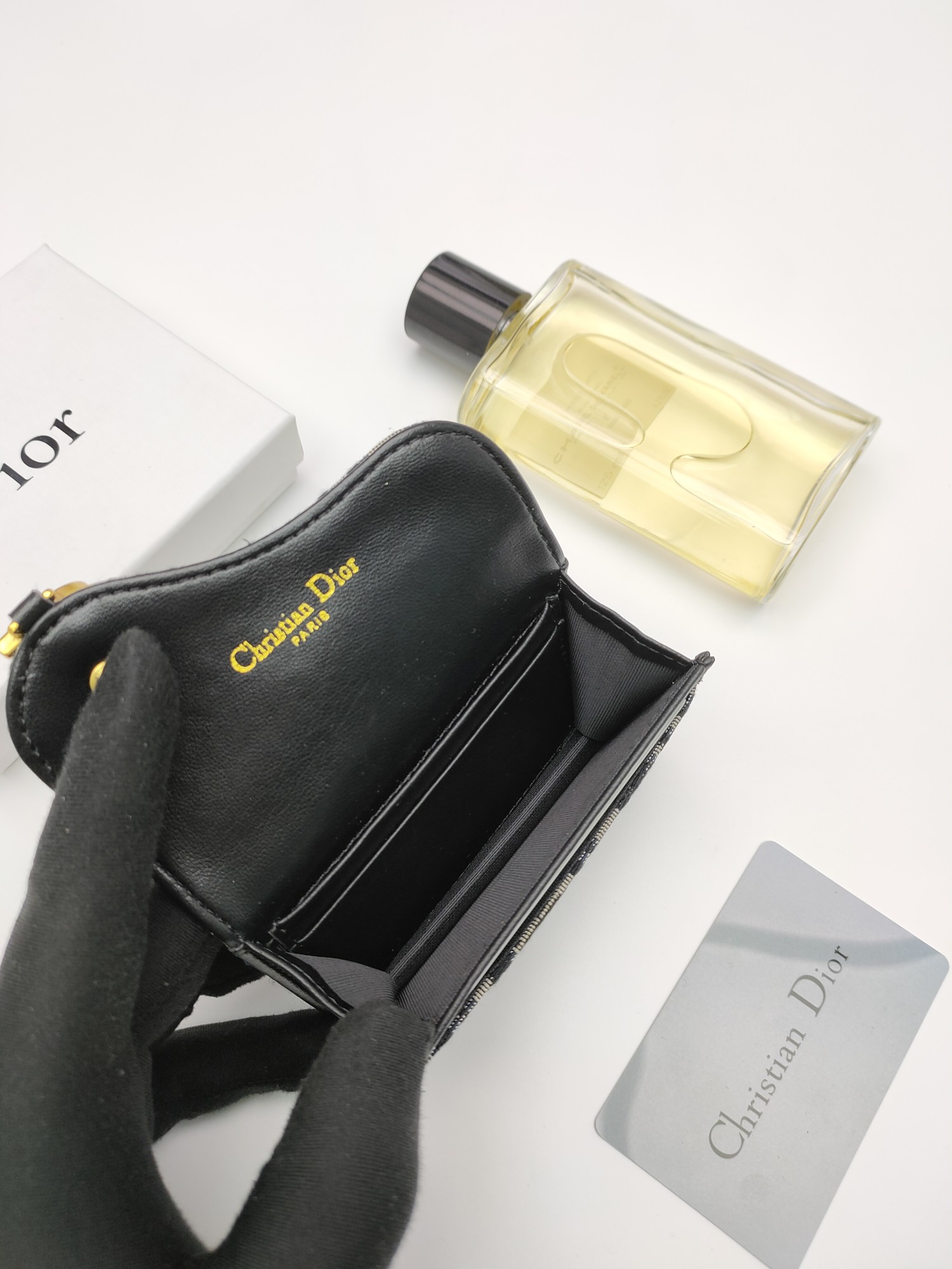 Dior Dior Oblique Saddle Card Holder brooch Beige and black Dior Oblique jacquard canvas with gold-tone metal hardware black leather interior 11 7 5 2 5cm pendant