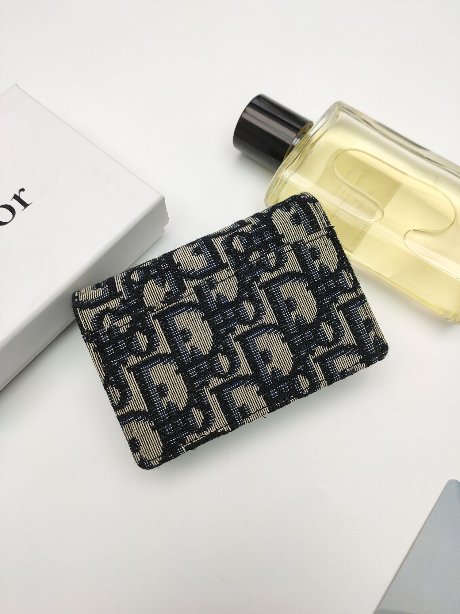 Dior Dior Oblique Saddle Card Holder brooch Beige and black Dior Oblique jacquard canvas with gold-tone metal hardware black leather interior 11 7 5 2 5cm pendant