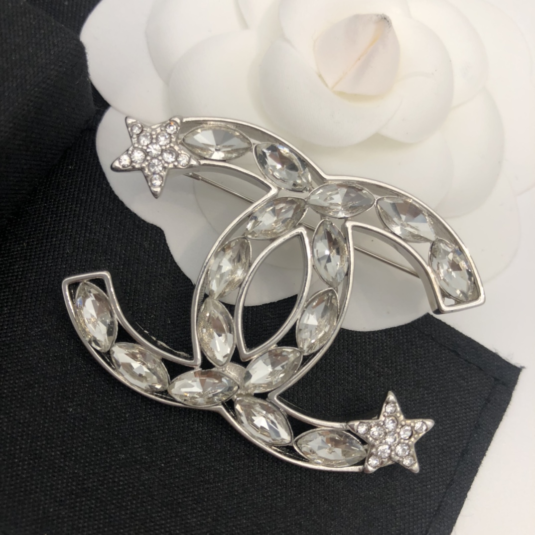 Chanel CC Star Crystal Brooch brooch silver-toned metal with clear faceted crystals 4cm width