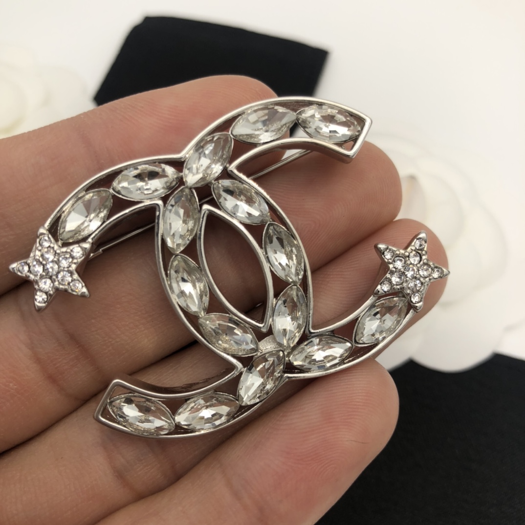 Chanel CC Star Crystal Brooch brooch silver-toned metal with clear faceted crystals 4cm width