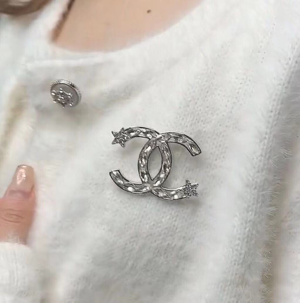 Chanel CC Star Crystal Brooch brooch silver-toned metal with clear faceted crystals 4cm width