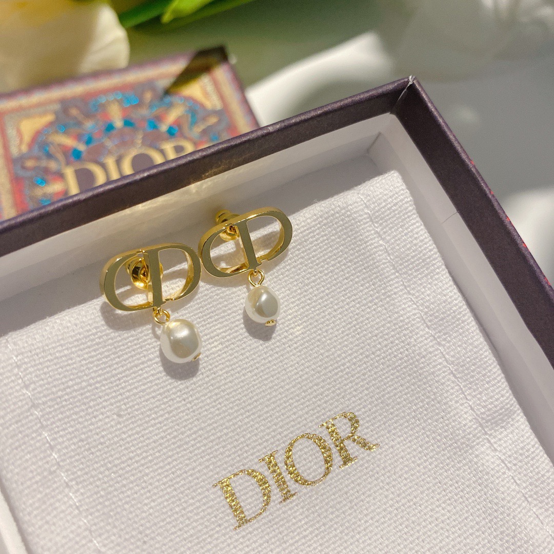 Dior Petit CD earrings Gold-tone metal with white resin pearls One Size