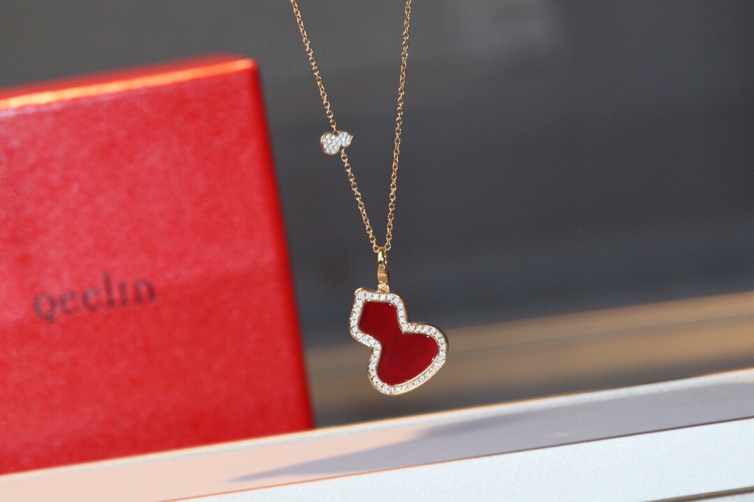 Qeelin Wulu necklace 18K rose gold red carnelian diamond 40 5cm