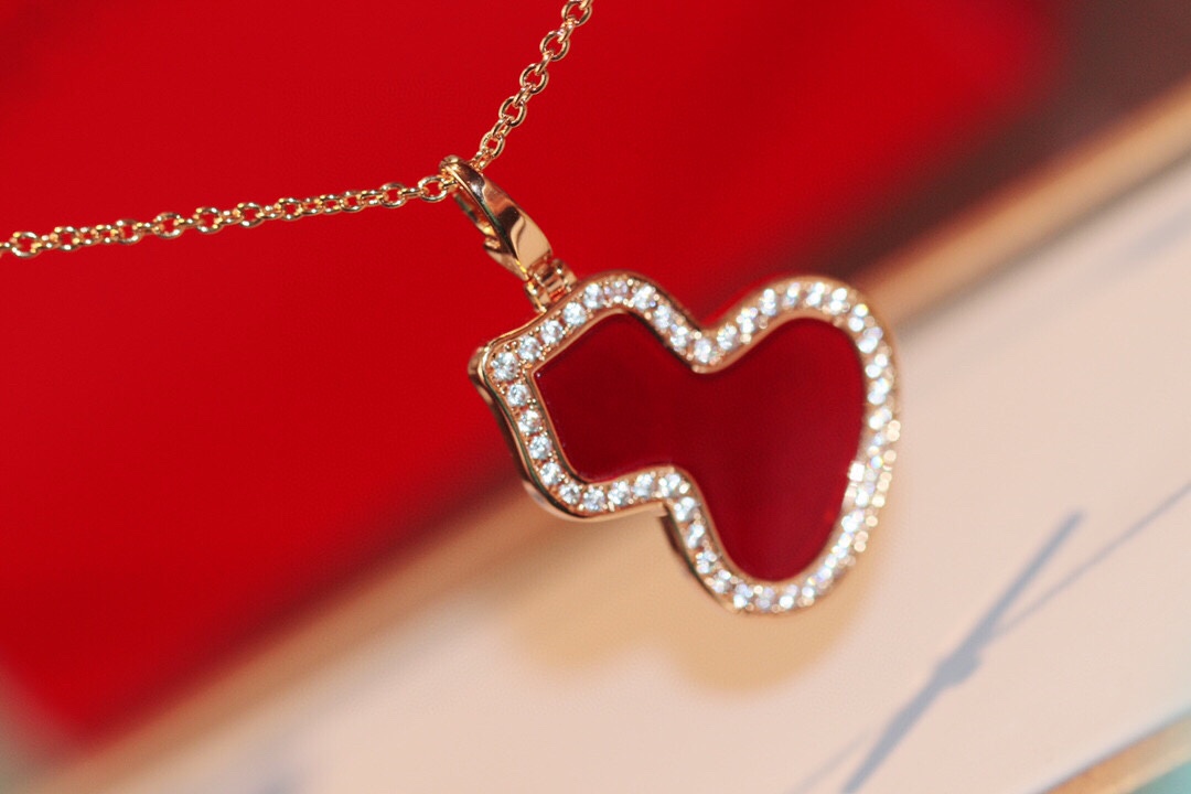 Qeelin Wulu necklace 18K rose gold red carnelian diamond 40 5cm