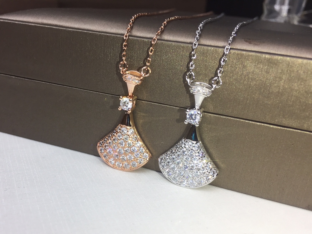 Bvlgari Diva s Dream necklace 18k rose gold with pave set clear diamonds 41-43cm adjustable