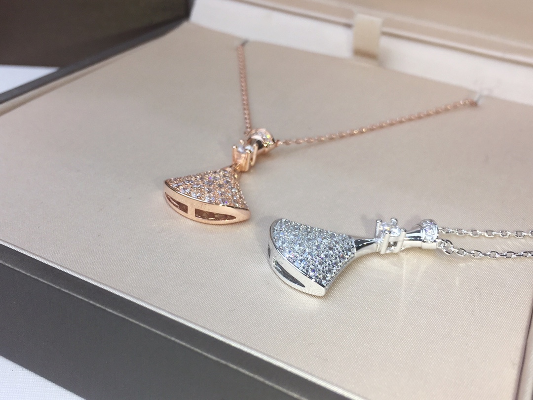 Bvlgari Diva s Dream necklace 18k rose gold with pave set clear diamonds 41-43cm adjustable