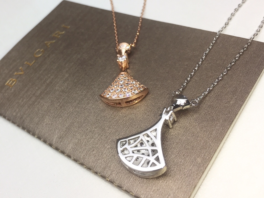 Bvlgari Diva s Dream necklace 18k rose gold with pave set clear diamonds 41-43cm adjustable