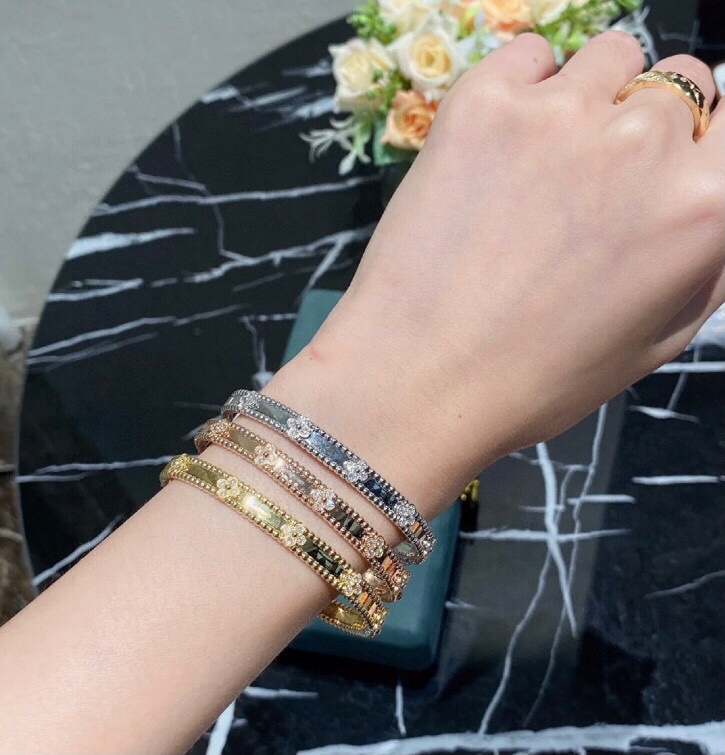 Van Cleef Arpels Perlee sweet clovers bracelet Rose gold with diamond accents 17cm