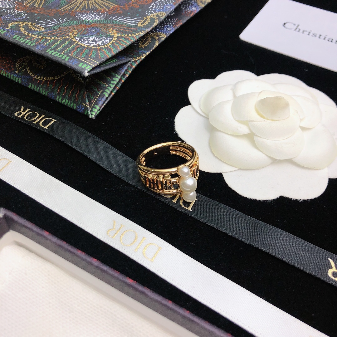 Dior Dio r evolution ring gold metal white pearl US 7