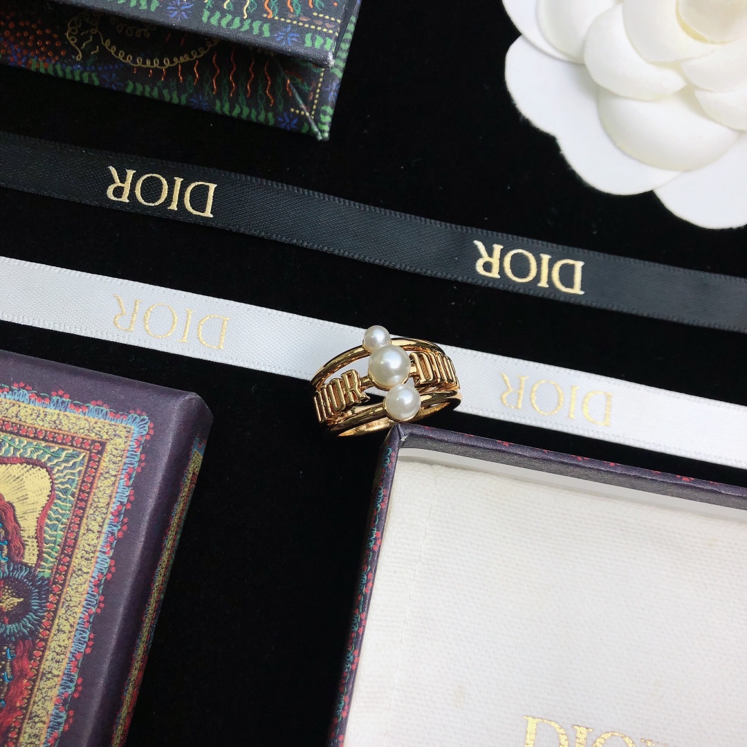 Dior Dio r evolution ring gold metal white pearl US 7