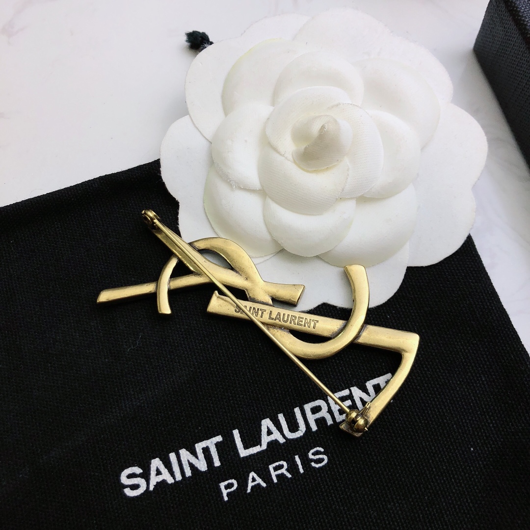 Saint Laurent Cassandre YSL Monogram Croc-Embossed Brooch brooch antique brass gold metal no gemstones 4 5cm width