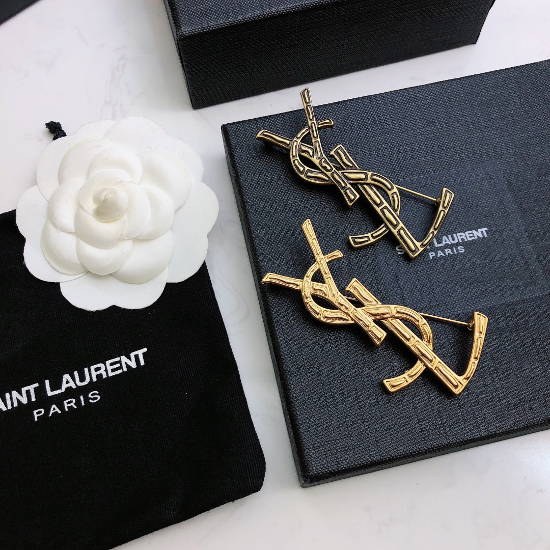 Saint Laurent Cassandre YSL Monogram Croc-Embossed Brooch brooch antique brass gold metal no gemstones 4 5cm width