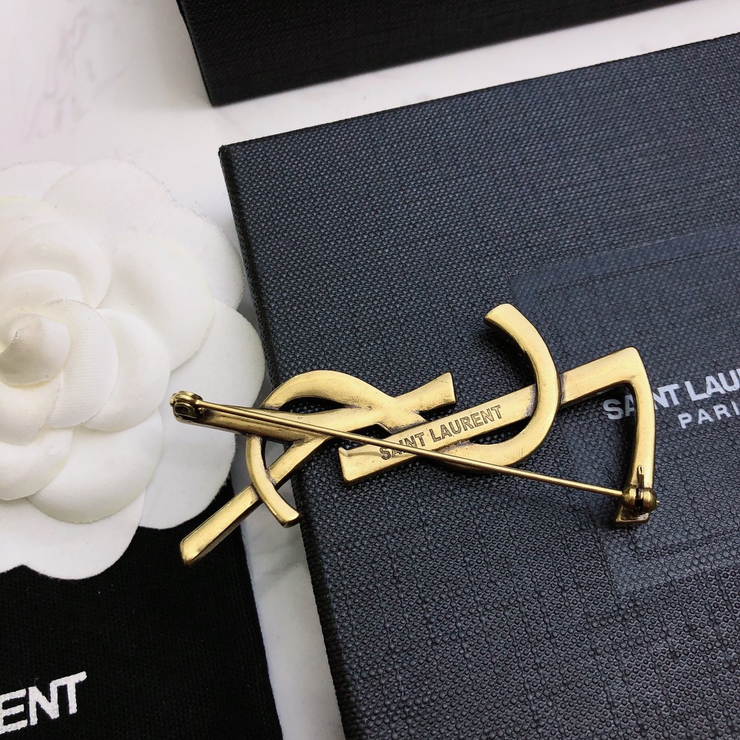Saint Laurent Cassandre YSL Monogram Croc-Embossed Brooch brooch antique brass gold metal no gemstones 4 5cm width