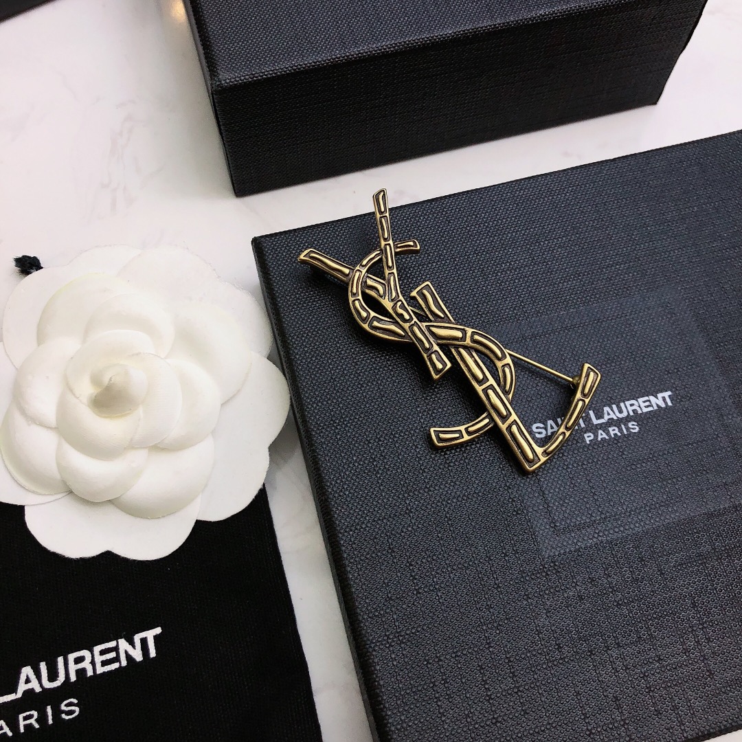 Saint Laurent Cassandre YSL Monogram Croc-Embossed Brooch brooch antique brass gold metal no gemstones 4 5cm width
