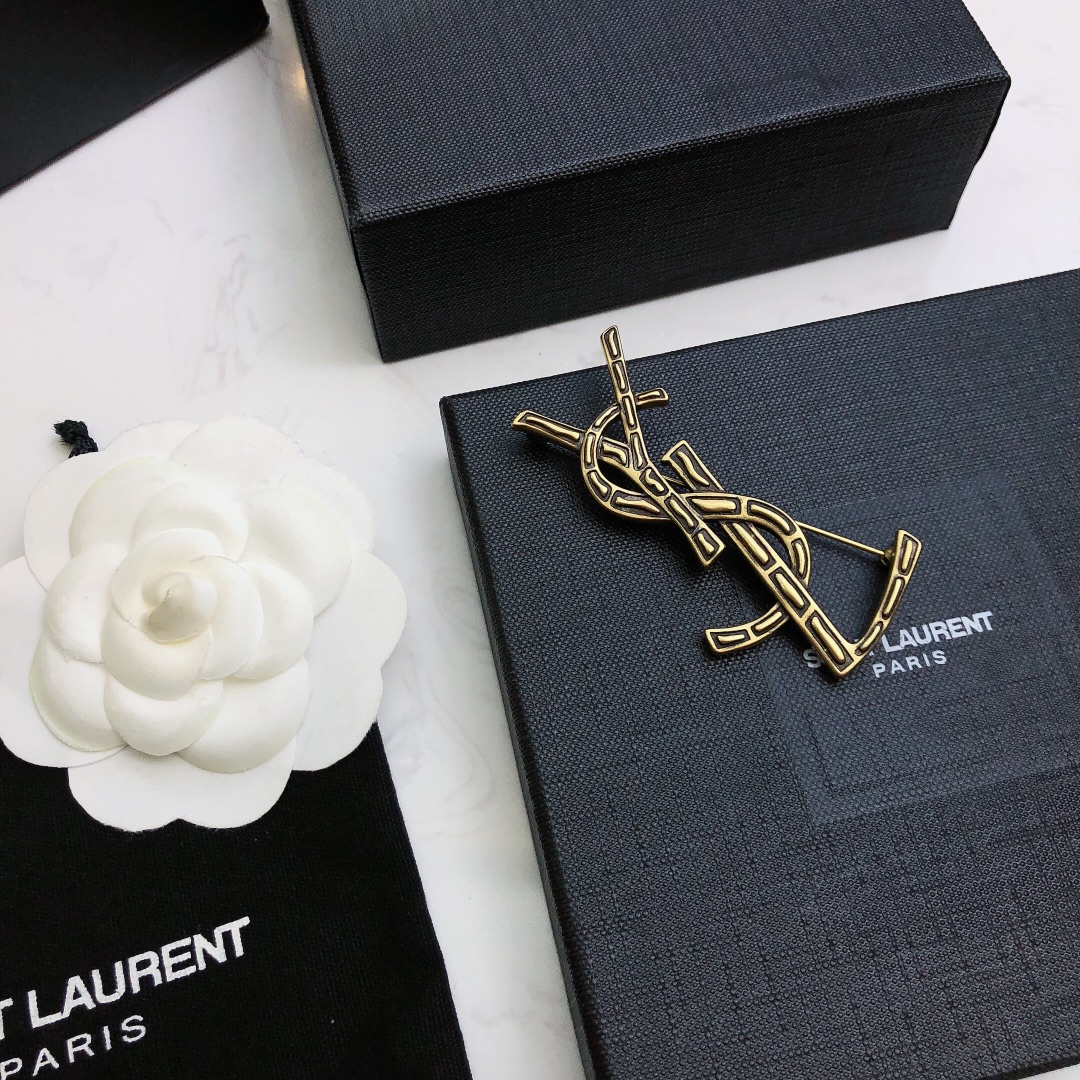 Saint Laurent Cassandre YSL Monogram Croc-Embossed Brooch brooch antique brass gold metal no gemstones 4 5cm width