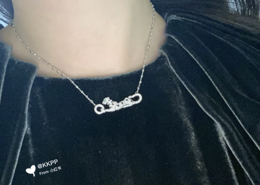 Cartier Panthere de Cartier necklace 18k white gold set with white diamonds black onyx spots green tsavorite garnet eye 42cm