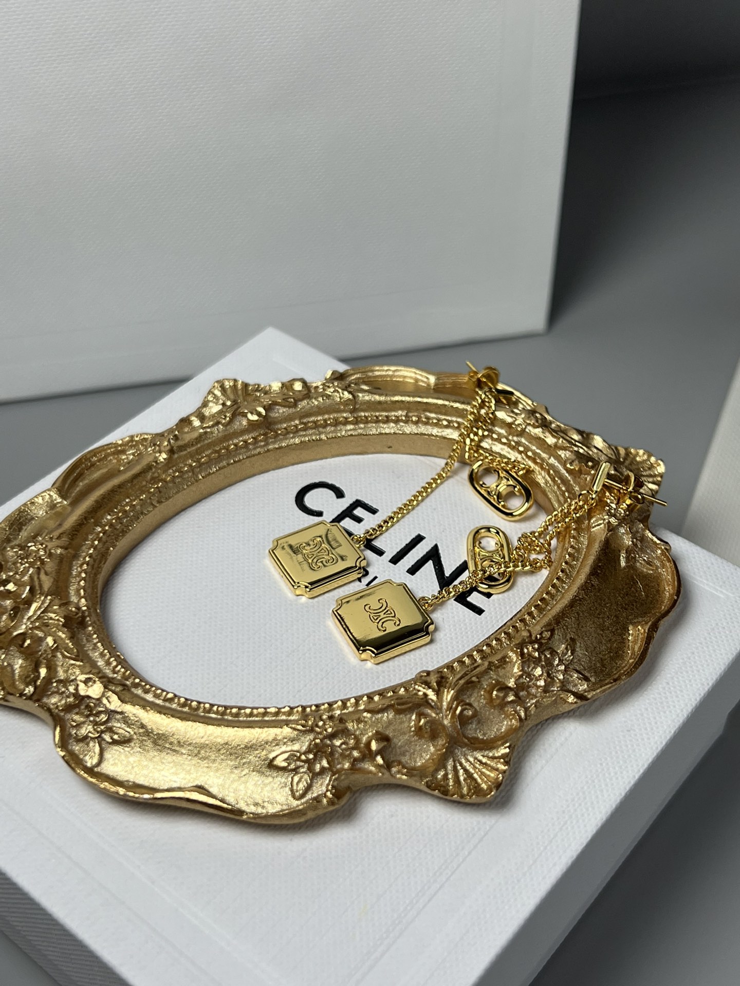 Celine Triomphe 16 Dangling Earrings earrings 18K gold tone metal no accent stones 5cm drop length