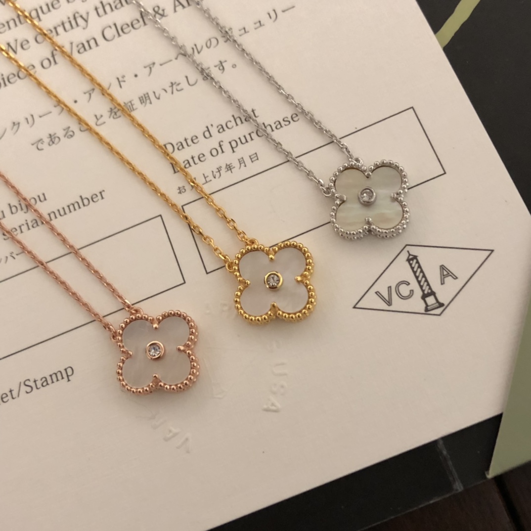 Collana Van Cleef Arpels Alhambra oro giallo 18 carati madreperla bianca diamante 42 cm