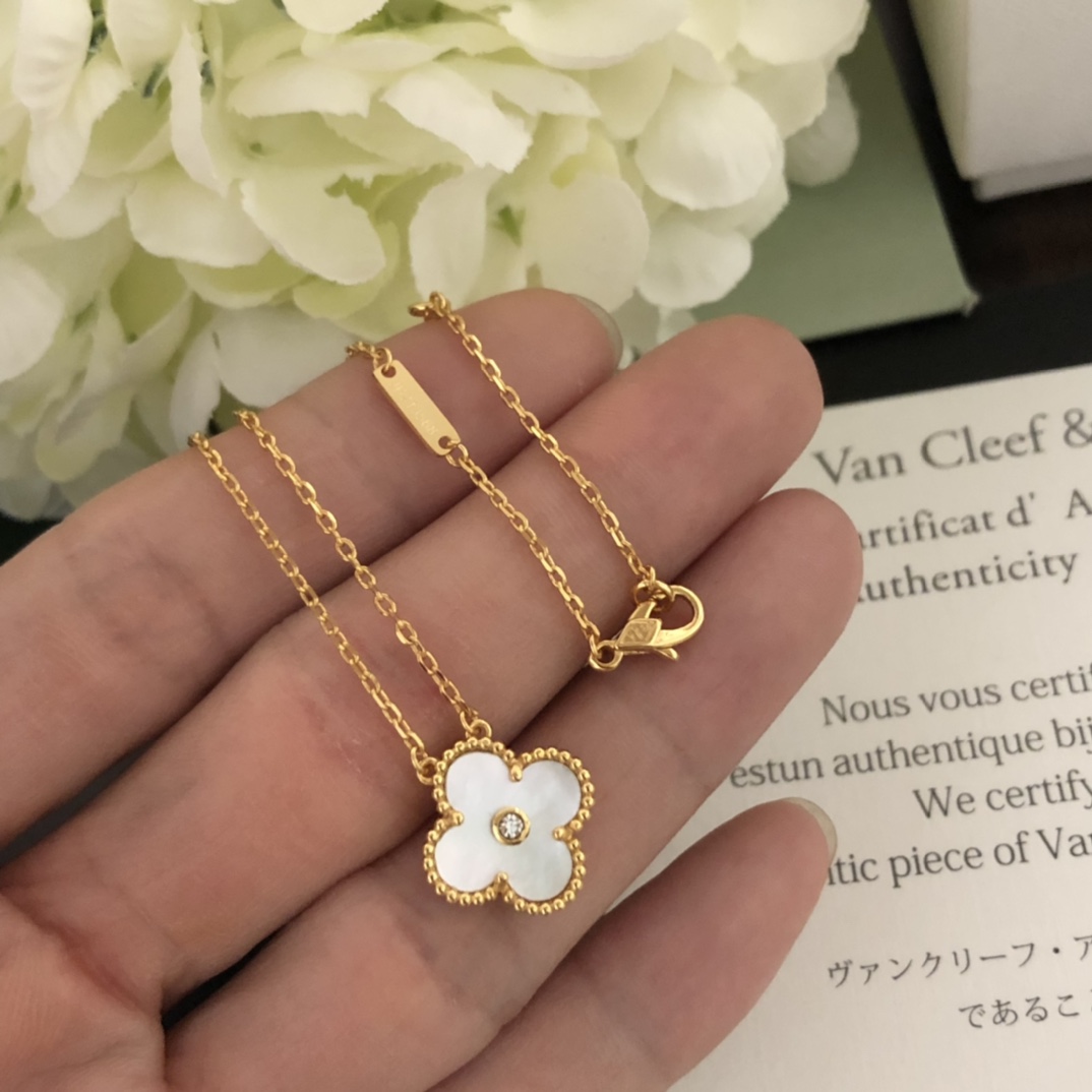 Collana Van Cleef Arpels Alhambra oro giallo 18 carati madreperla bianca diamante 42 cm