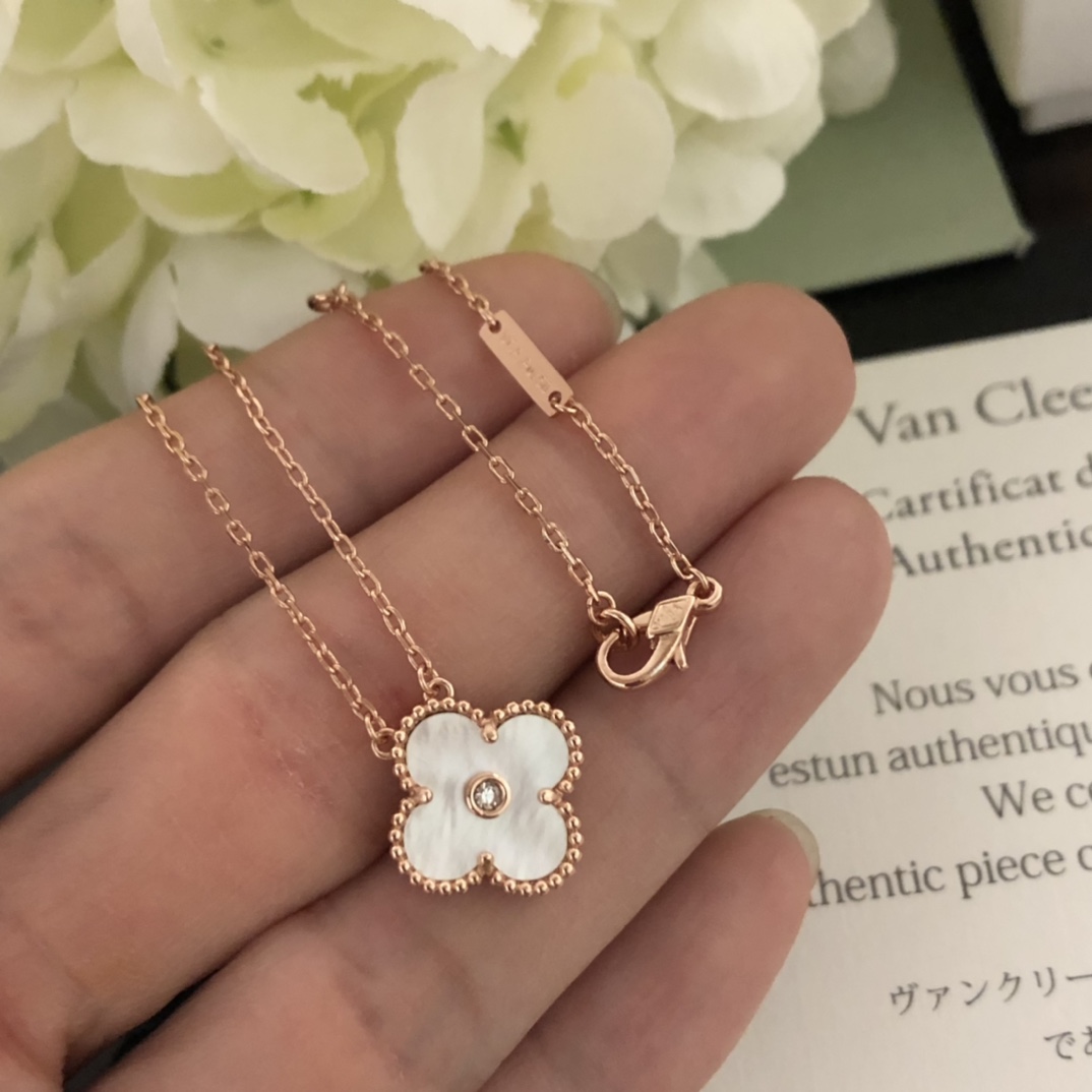 Collana Van Cleef Arpels Alhambra oro giallo 18 carati madreperla bianca diamante 42 cm