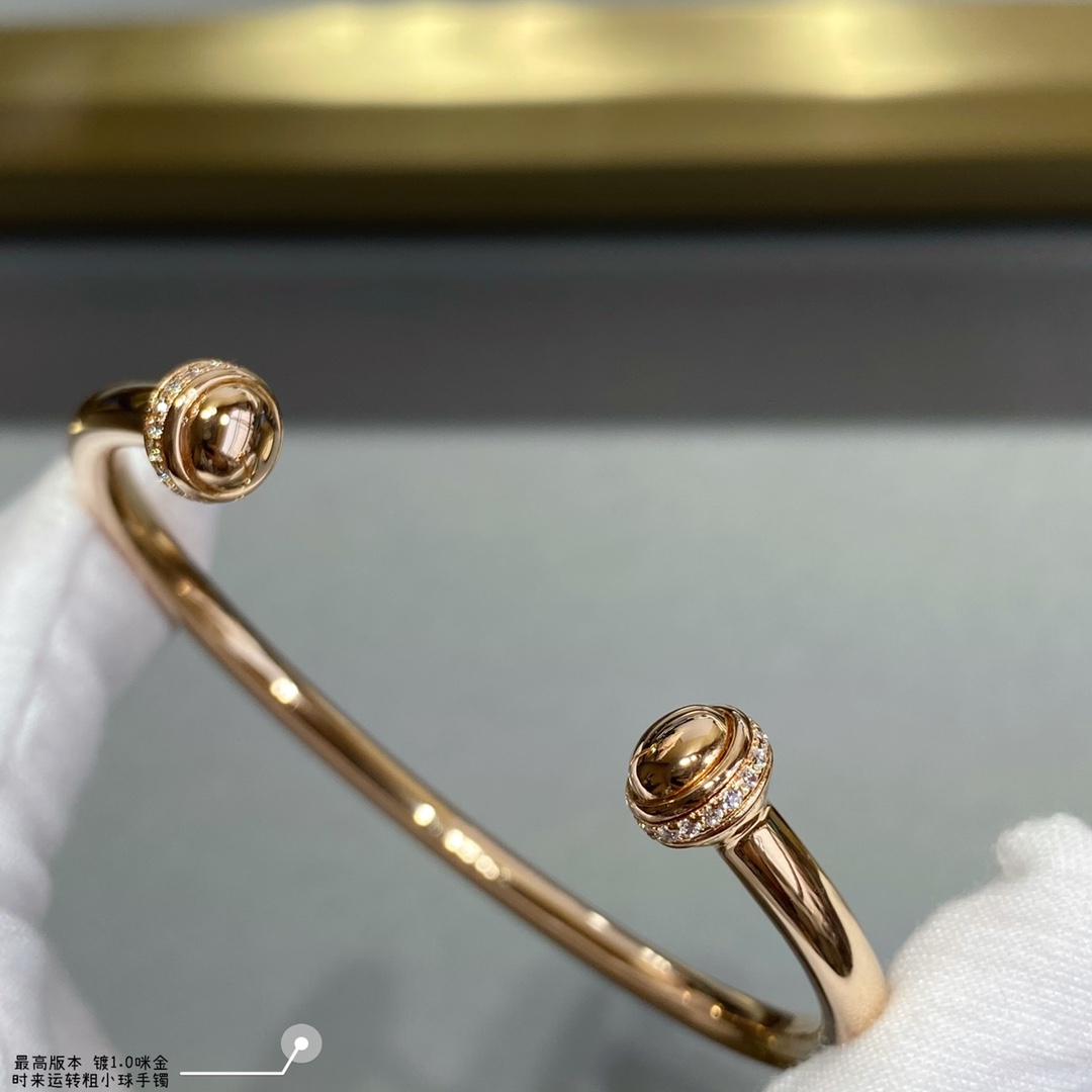 Piaget Possession bracelet Rose gold with clear diamonds variants include red carnelian and green malachite cabochon accents 17