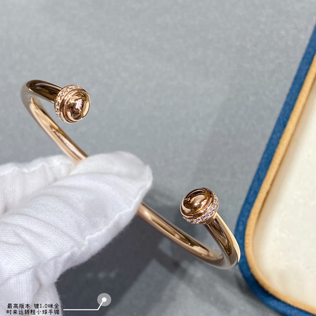 Piaget Possession bracelet Rose gold with clear diamonds variants include red carnelian and green malachite cabochon accents 17