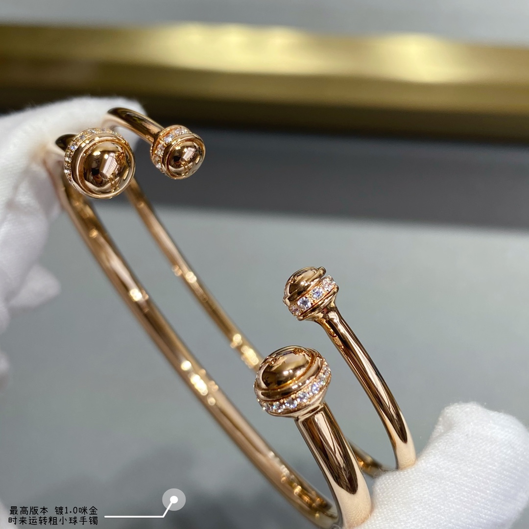 Piaget Possession bracelet Rose gold with clear diamonds variants include red carnelian and green malachite cabochon accents 17