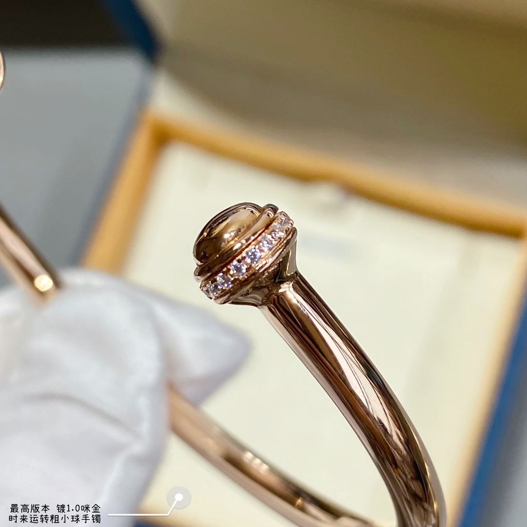 Piaget Possession bracelet Rose gold with clear diamonds variants include red carnelian and green malachite cabochon accents 17