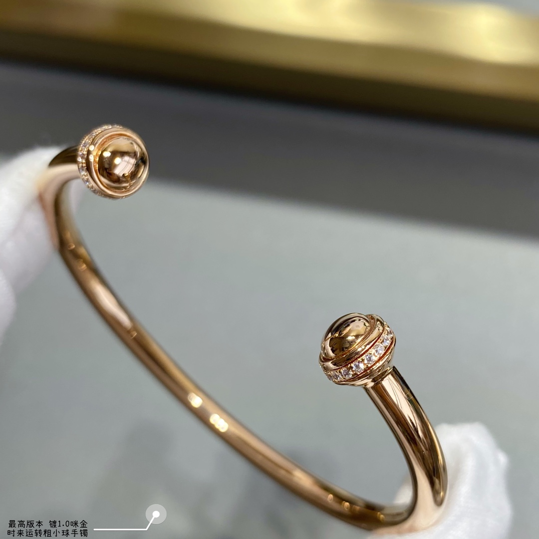 Piaget Possession bracelet Rose gold with clear diamonds variants include red carnelian and green malachite cabochon accents 17