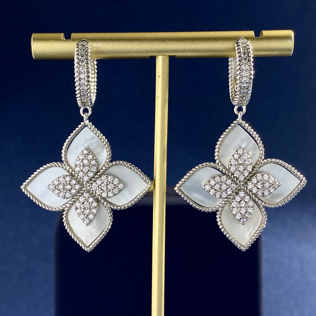 Orecchini Van Cleef Arpels Vintage Alhambra Metallo in oro bianco color argento con intarsio di turchese blu e accenti di diamanti chiari Lunghezza goccia 3 5 cm