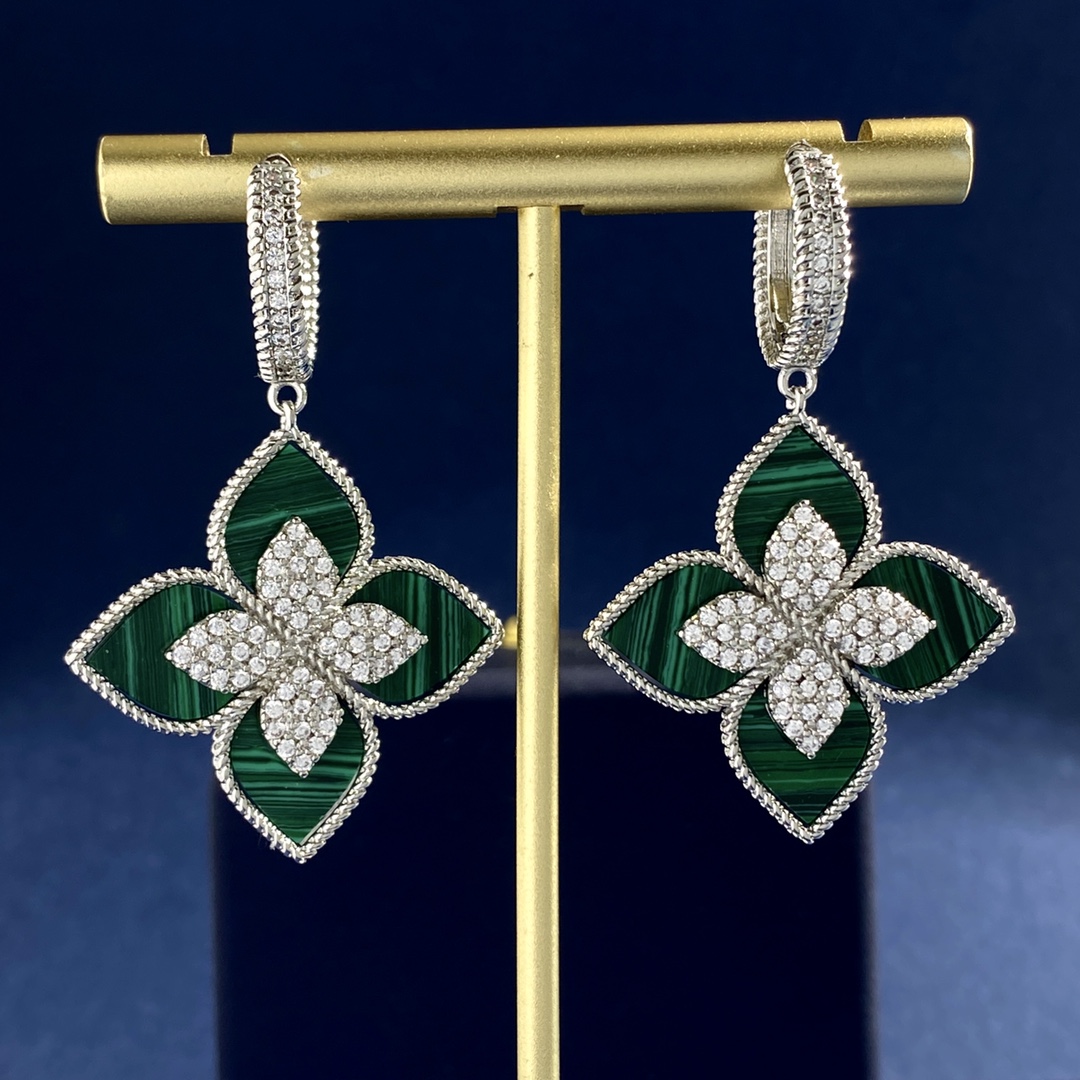 Orecchini Van Cleef Arpels Vintage Alhambra Metallo in oro bianco color argento con intarsio di turchese blu e accenti di diamanti chiari Lunghezza goccia 3 5 cm