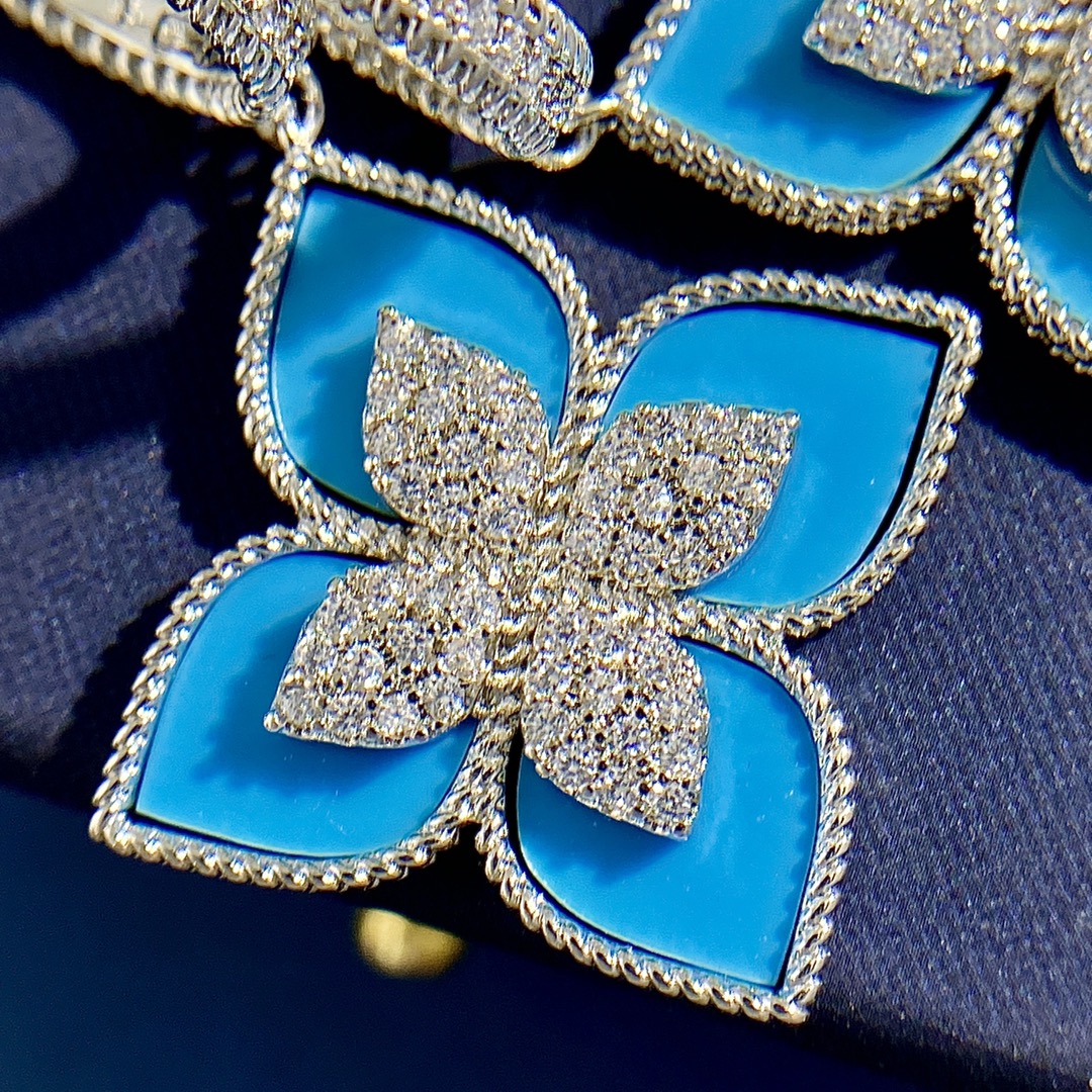 Orecchini Van Cleef Arpels Vintage Alhambra Metallo in oro bianco color argento con intarsio di turchese blu e accenti di diamanti chiari Lunghezza goccia 3 5 cm