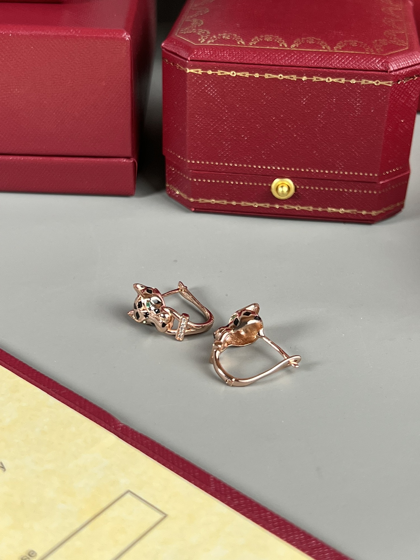 Cartier Panthere de Cartier earrings silver-toned white gold black lacquer clear diamonds green tsavorite garnet 12mm length