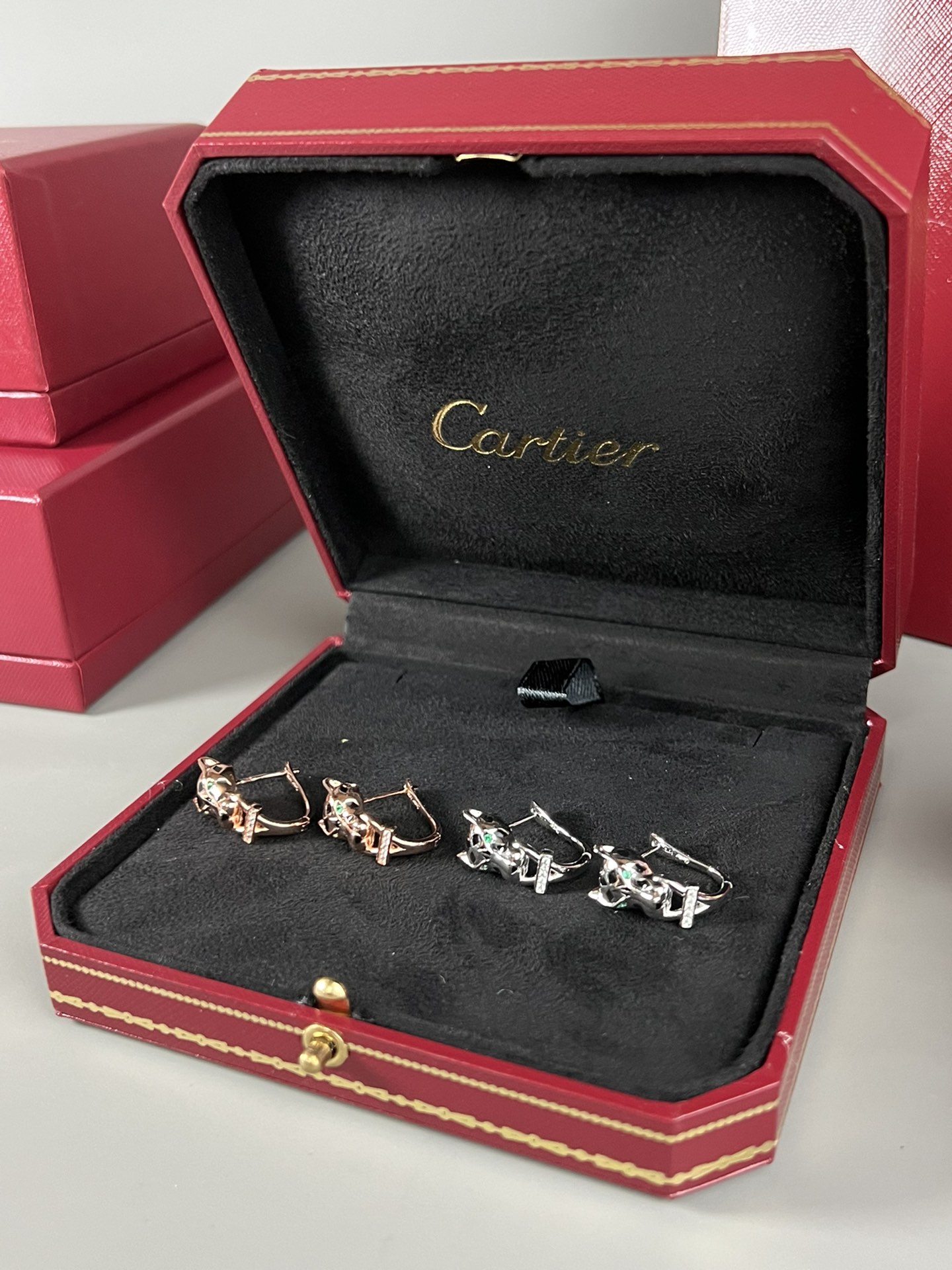 Cartier Panthere de Cartier earrings silver-toned white gold black lacquer clear diamonds green tsavorite garnet 12mm length