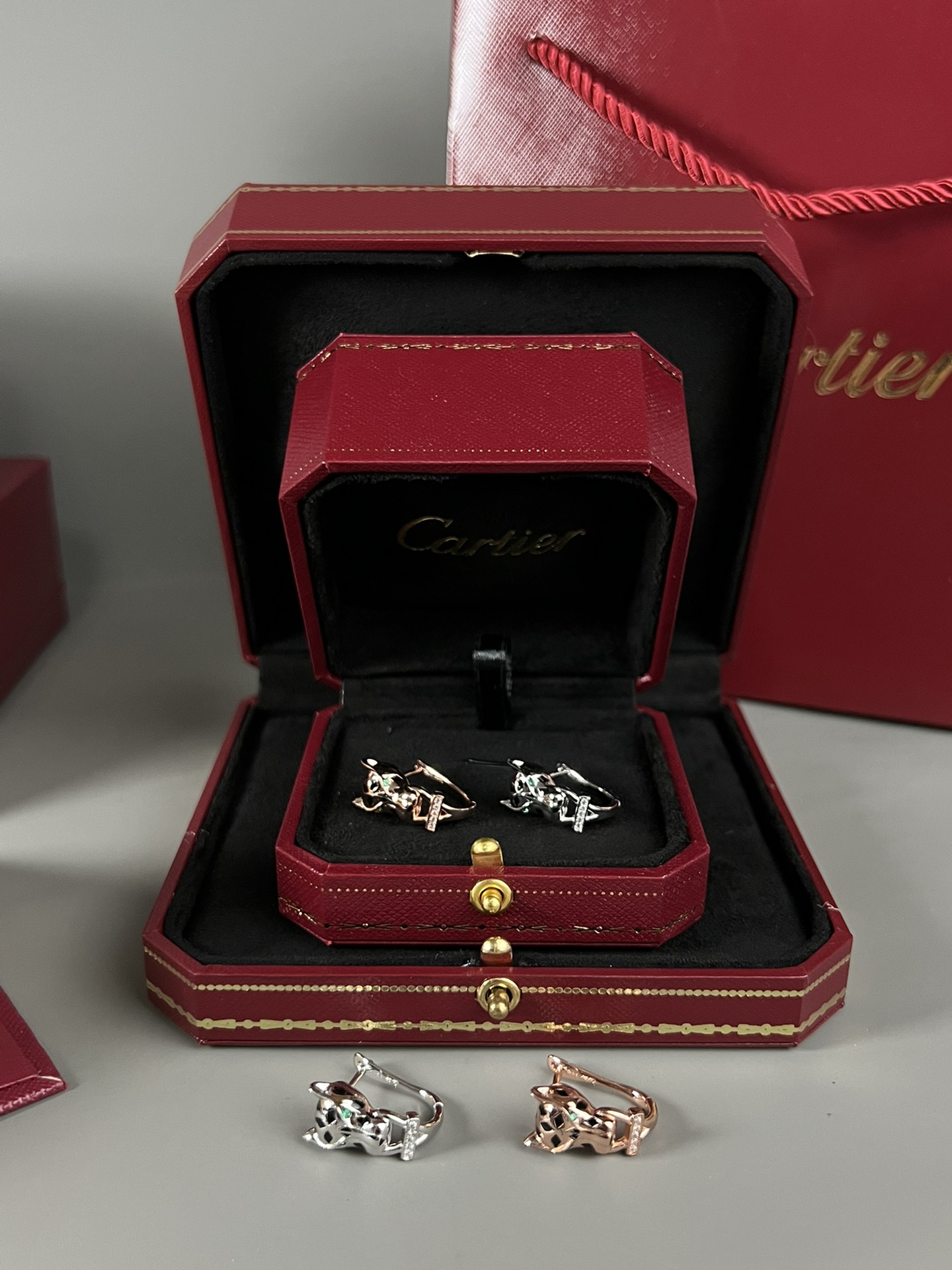Cartier Panthere de Cartier earrings silver-toned white gold black lacquer clear diamonds green tsavorite garnet 12mm length