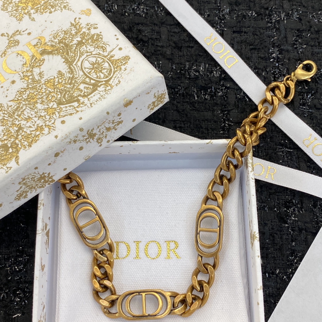 Dior 30 Montaigne necklace antique gold tone metal no gemstones 40cm with 5cm extender chain
