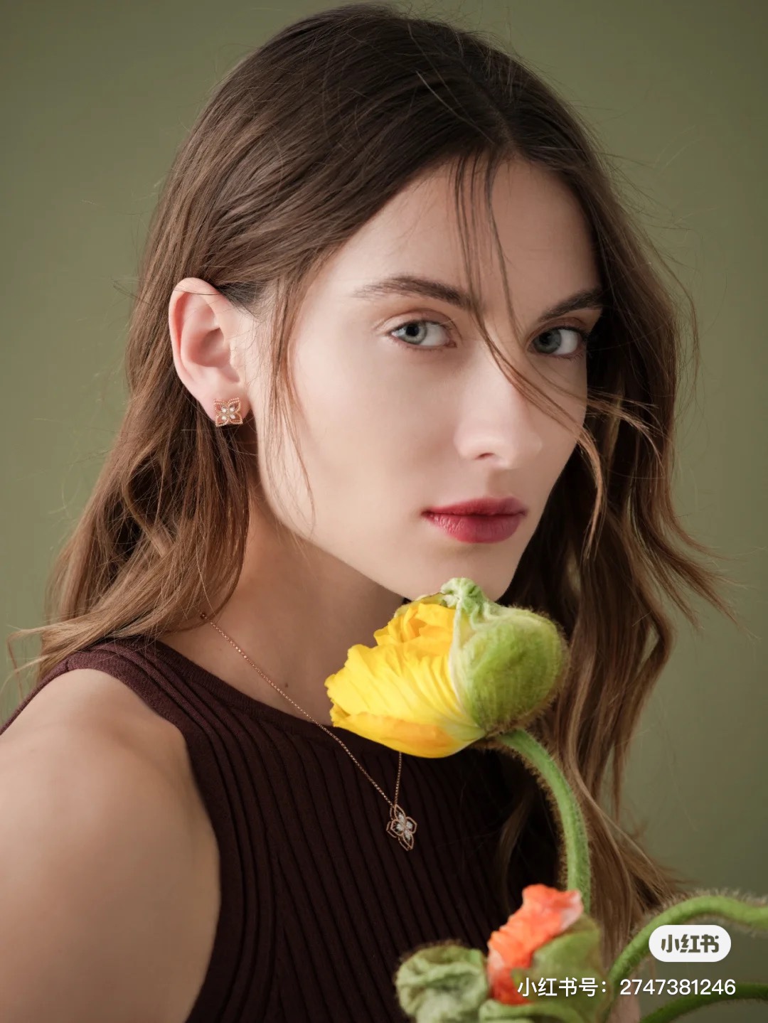 Roberto Coin Princess Flower necklace Yellow gold with white diamond accents available in mother-of-pearl and malachite stone variants 18 inches