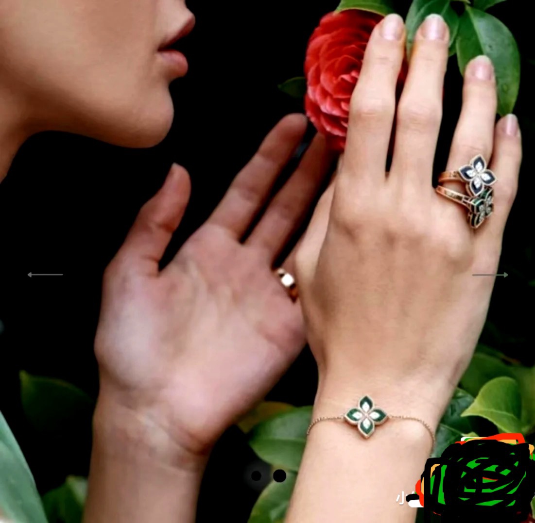 Roberto Coin Princess Flower bracelet Yellow gold with diamond pave available in white mother-of-pearl black onyx blue lapis lazuli turquoise green malachite stone inlays 18cm with 2cm extender