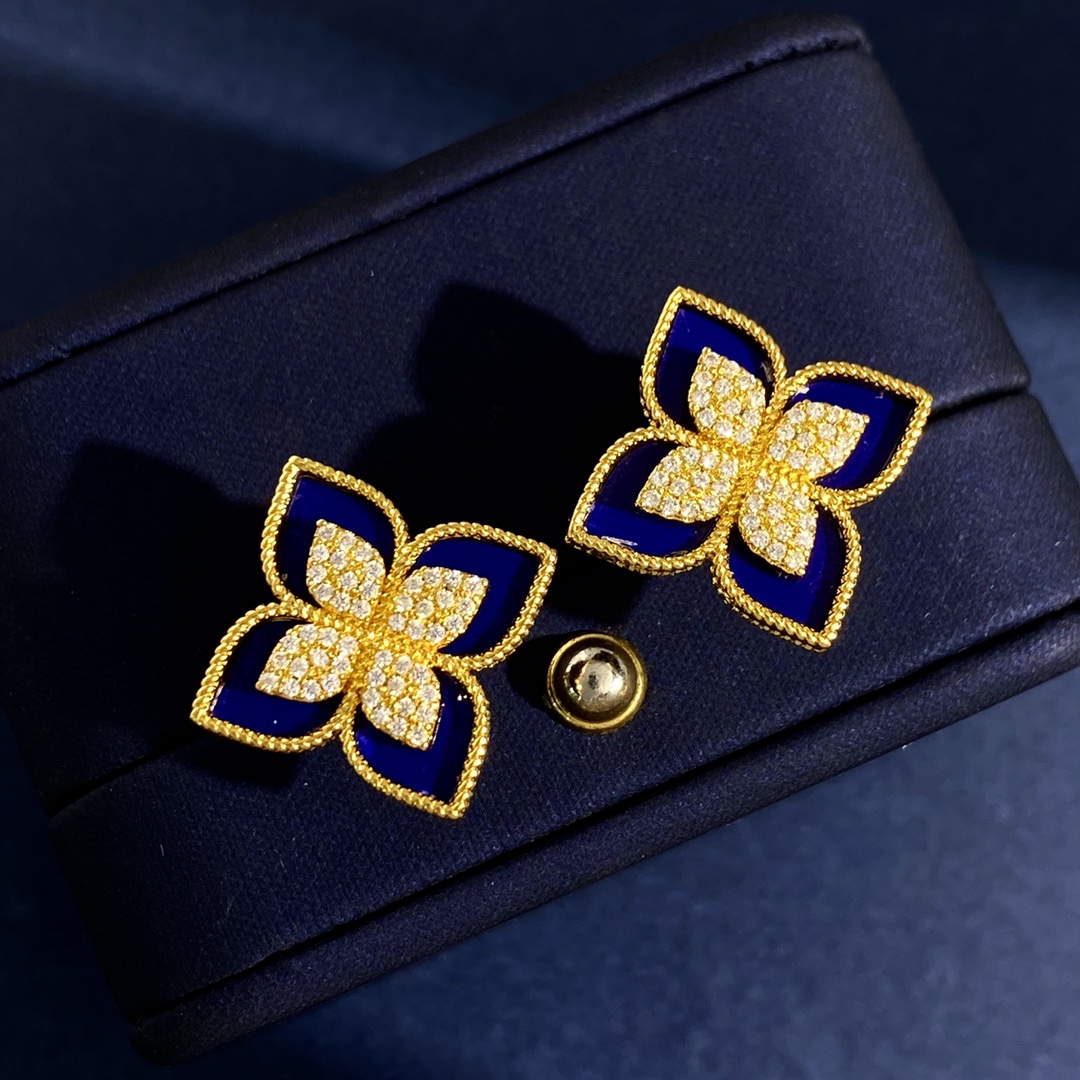 Orecchini Van Cleef Arpels Constantin Four Leaf Flower Oro giallo con pavé di diamanti trasparenti disponibili con inserti in madreperla malachite o onice diametro 15 mm